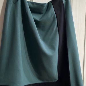 A beautiful green and black Nine West skirt